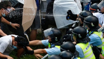 Xinhua "атаковало" протесты в Гонконге на Twitter и Facebook - СМИ