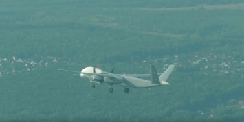 Минобороны показало первый полет шеститонного беспилотника "Альтиус-У"