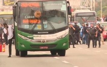 Вооруженный мужчина взял в заложники пассажиров автобусса в Бразилии