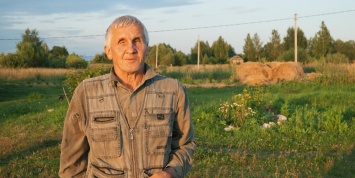 Незрячий пенсионер из Рязанской области сам построил дом для пожилой матери