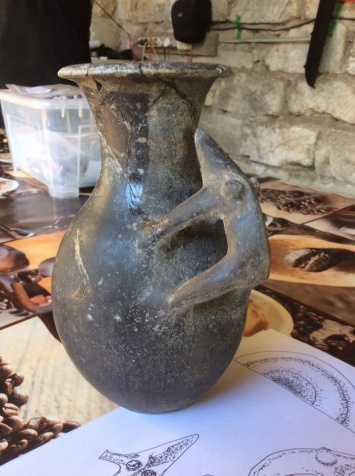 Кабан в качестве ручки: археологи нашли древний сосуд на Керченском полуострове