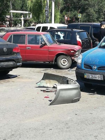 Украли сумку и разбили три авто: в Днепре промышляют автоворы