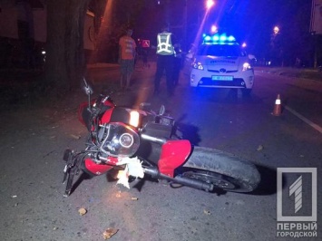 Мотоциклист сбил на ул. Ватутина в Кривом Роге женщину, спешившую на день рождения - оба госпитализированы (фото)