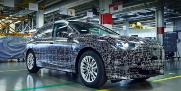 Электрокар BMW iNext пригласил взглянуть на опытное производство