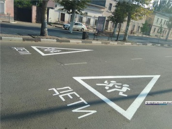 В Керчи автомобилистов предупреждают о детях на дорогах