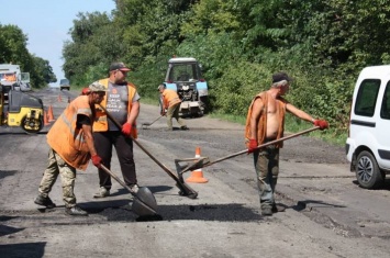 На Луганщине продолжают ремонтировать дорогу