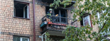 В Киеве в пожаре погибла женщина: один из пострадавших выпрыгнул из окна