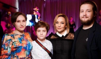 12-летний сын Булановой перерос знаменитую маму