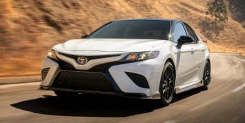 Toyota опубликовала цены на Camry 2020 в мощной версии TRD