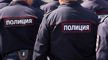 В России трое полицейских в служебном авто изнасиловали девушку