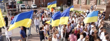 В Киеве Кличко торжественно поднимает государственный флаг Украины: трансляция