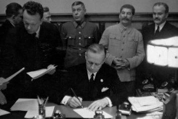 ''Подтолкнули к связи с Гитлером'': Россию поймали на наглом историческом фейке