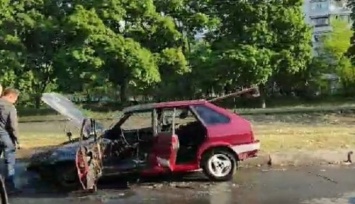 В Харькове за утро сгорели автомобиль и мотоцикл