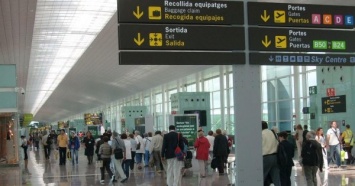 Житель Запорожья пронес нож на борт самолета и изрезал днепрянина в аэропорту Барселоны