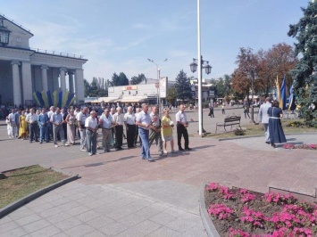 Криворожские чиновники в День Государственного Флага Украины принесли цветы Великому Кобзарю,- ФОТО, ВИДЕО