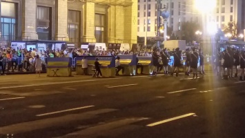 ''Сыграют цюцюрками?'' Украинцы разгромили Зеленского за осквернение символа Майдана