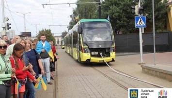 Во Львове установили рекорд по перетягиванию трамваев