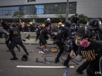 12-й уик-энд протестов в Гонконге. Демонстранты потребовали демонтировать "умные фонари", обвиняя правительство в слежке