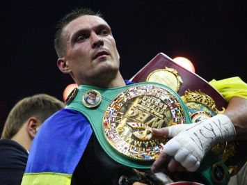 Украинский боксер Усик отказался от боя с российским боксером