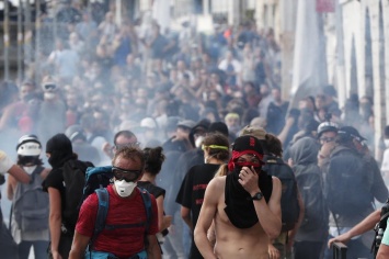 Во Франции противники саммита G7 устроили массовые беспорядки