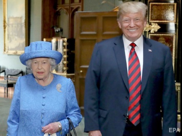 Елизавета II пожаловалась на Трампа, который повредил ее газон