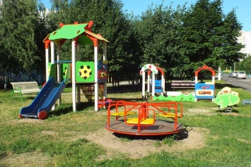 Происшествие на детской площадке в Харьковской области. Женщина недосмотрела за ребенком
