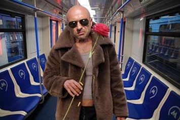 На лице харизма, а тело «бомжа» - Дмитрий Нагиев опозорился в метро