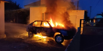 На Николаевщине горел автомобиль и 5 хозпостроек (ФОТО)