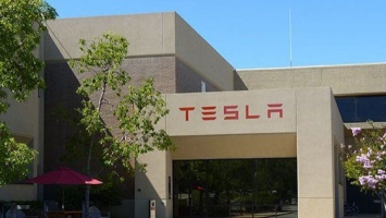 Tesla начала предоставлять услуги автострахования в Калифорнии