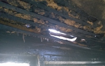 В Дарьевке сгорела хозпостройка, повреждена крыша и часть домашних вещей