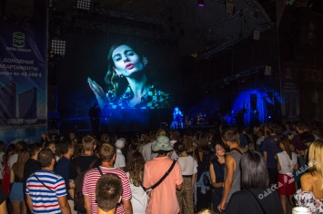 Луна для Луны: на концерте в Одессе певице сделали необычный подарок (фото)