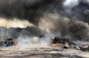 Масштабный пожар под Львовом на складе химпредприятия локализован: есть пострадавшие