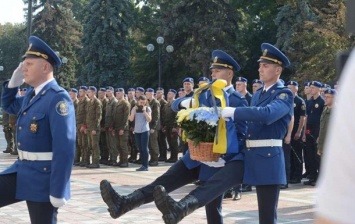 В Киеве почтили память погибших под Радой нацгвардейцев