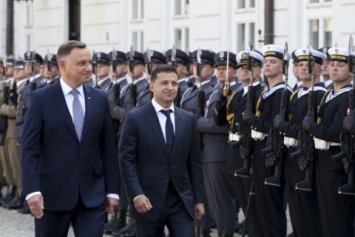 Зеленский готов снять мораторий на эксгумацию поляков в Украине