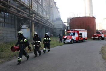 На ТЭЦ под Харьковом срочно съехались спасатели (фото, видео)