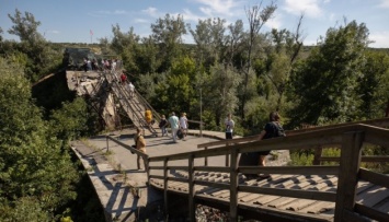 Оккупанты саботируют восстановление моста в Станице Луганской - СЦКК