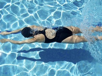 5 оздоровительных эффектов, которые дает плавание
