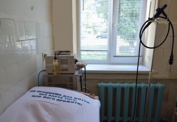 Прифронтовой больнице на Луганщине подарили современный гастроскоп. ФОТО