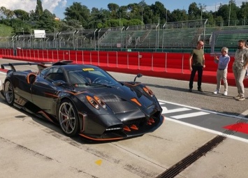 Самый экстремальный суперкар Pagani впервые засняли на дорогах