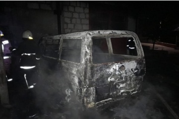 Под Харьковом в результате поджога супруги остались без двух автомобилей