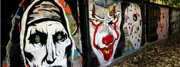 В Марганце художник рисует граффити с персонажами американских ужастиков
