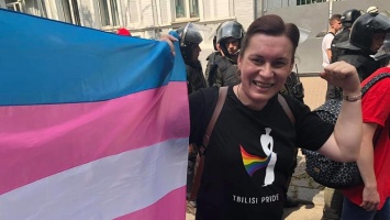 "Я бы вам отрезала пальцы": трансгендерная женщина рассказала о скандале в ПриватБанке