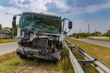 ДТП в Подгородном: эвакуатор столкнулся с грузовиком