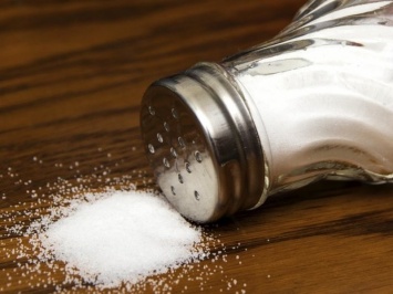 Специалисты указали на признаки переедания соли
