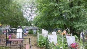 Случай на кладбище в Харьковской области: мужчина не узнал могилу дочери (фото)