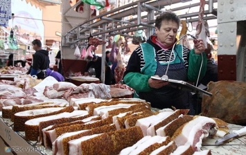 Украинцы назвали долю расходов на различные продукты питания