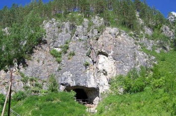 Археологи обнаружили в Денисовой пещере древнейшую скульптуру