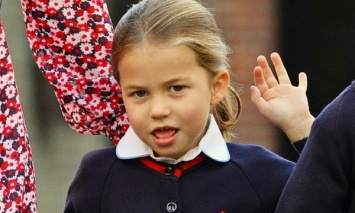 Принц Уильям и Кейт Миддлтон отправили в первый класс дочь Шарлотту: видео