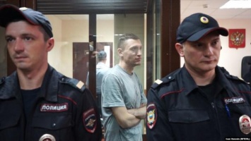 В Москве приговорили к 4 годам колонии активиста Котова, который носил передачи украинским морякам