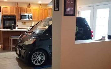 Можно ли автомобиль Smart припарковать на кухне? (ФОТО)